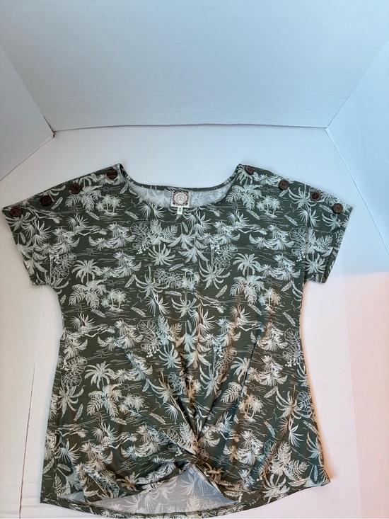 Truself Tops - Women’s TRUSELF Tropical T Shirt Medium